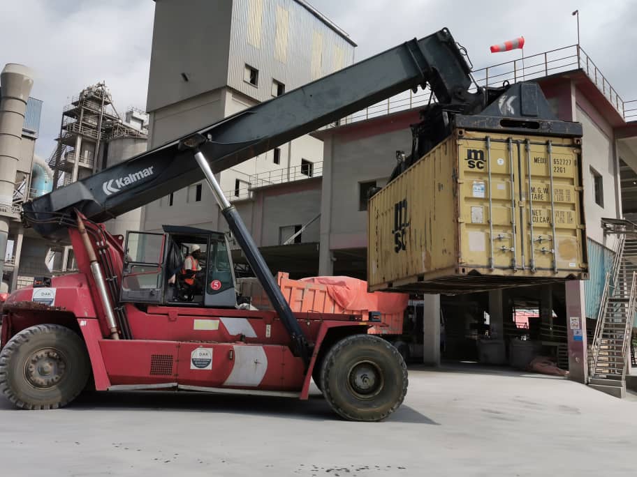 Reach Stacker
