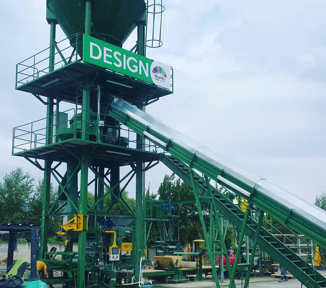 MACHINE À PARPAING ET PAVE SEMI-AUTOMATIQUE À VENDRE