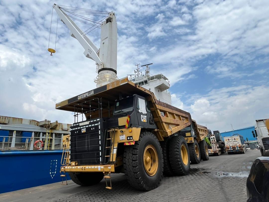 20 DUMPER CAT 777 DISPONIBLE POUR VENTE